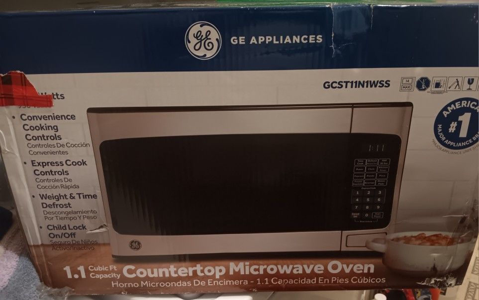 GE Microwave 1.1 Cubic Feet 950 Watts GCST11N1WSS