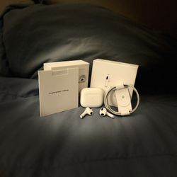 White Apple AirPods 3rd Gen MagSafe Charging Cable USB-C