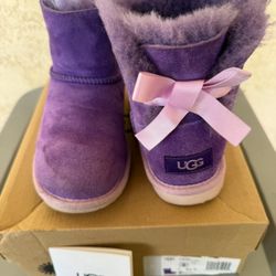 UGG Mini Bailey Bow II Size (2) $40