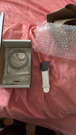 Apple Watch with White Sport Band Series 4 44MM
