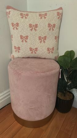 Hello Kitty Velvet Seat