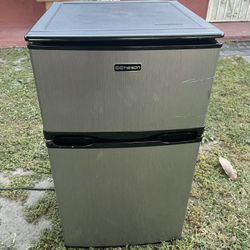 Used Emerson Mini Fridge and Freezer 