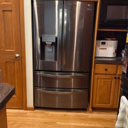 LG 22 cu ft Smart Counter-Depth Refrigerator with Craft Ice – Black Stainless