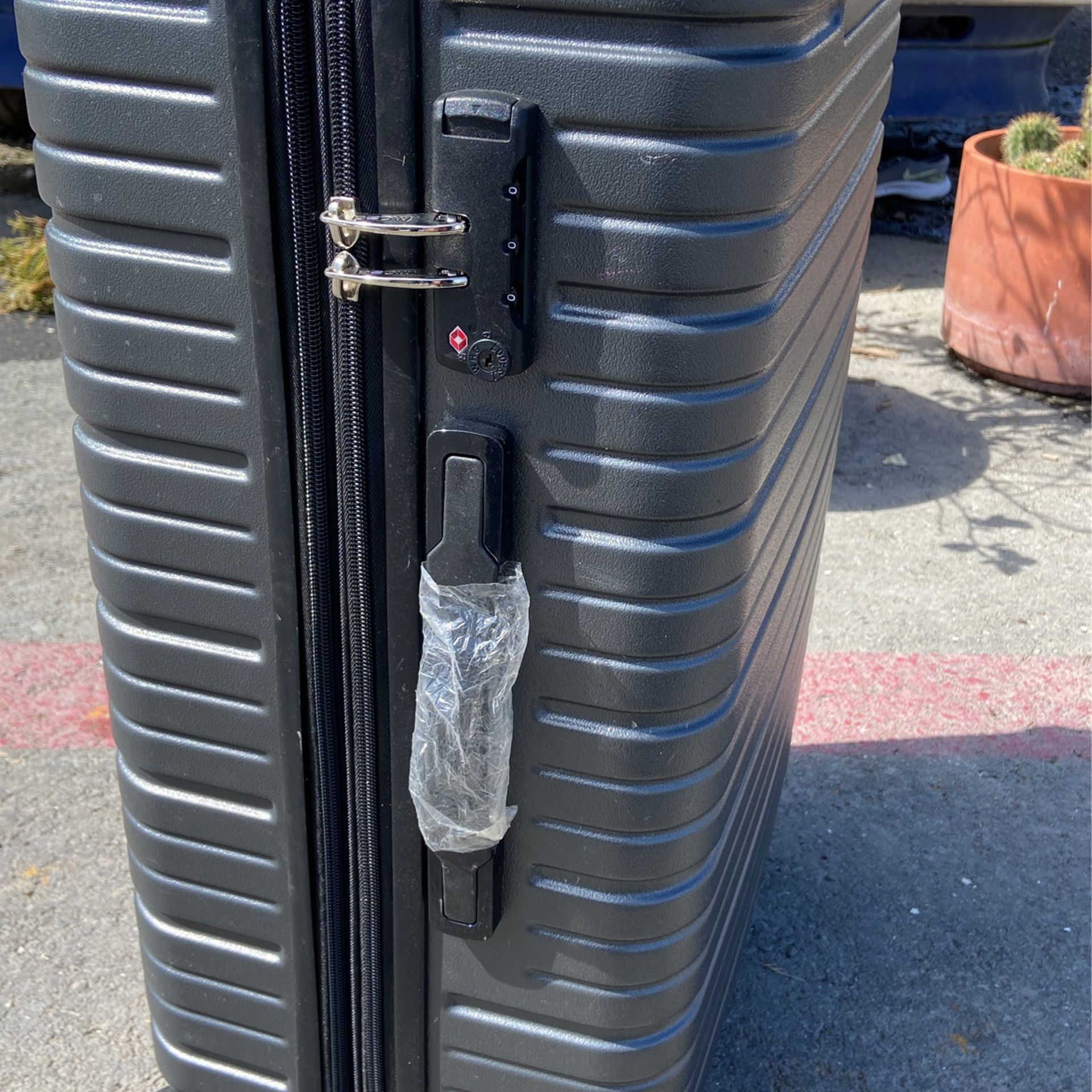 Beow Medium Size Suitcase