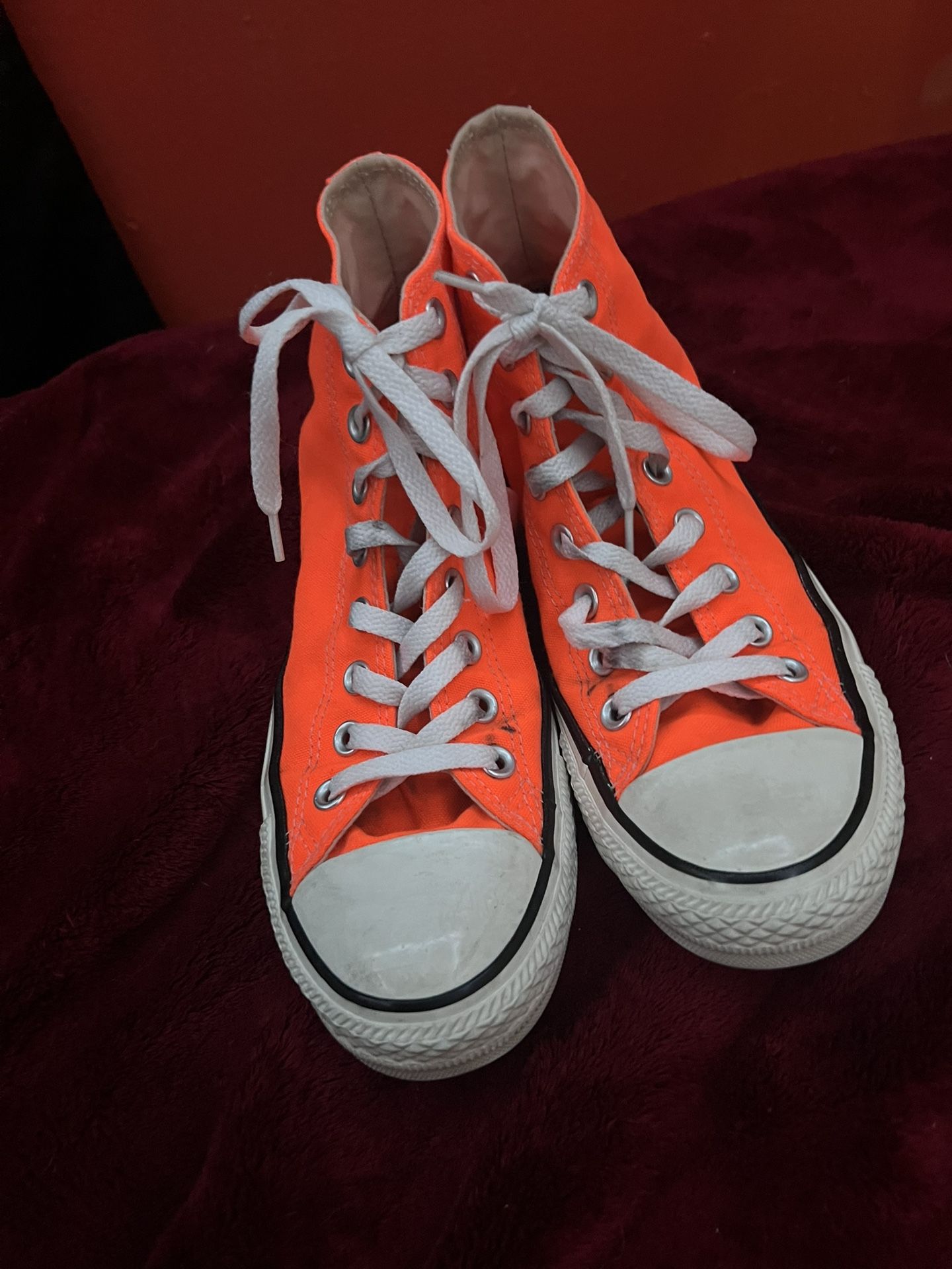 Orange Converse Chuck Taylor All Star – Women’s Size 9 – Lightly Worn