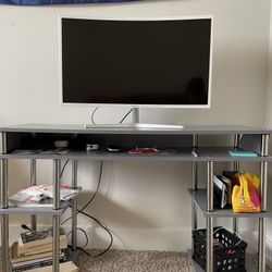 Easy-to-assemble/takedown Desk