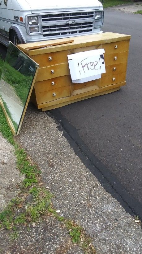 Dresser W/ Mirrror