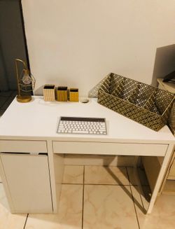 MOVING ! Desk