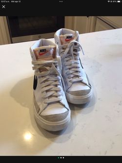 Tenis NIKE Size 6 1/2 Buenas Condiciones $20