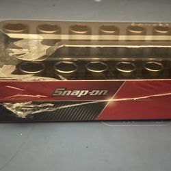 Snap-on Tools 24 pc 3/8" Drive 6-Point Metric Flank Drive® Shallow/Deep Combination Socket Set with PRO-F|™ Organization (8-19 mm) (Red) New