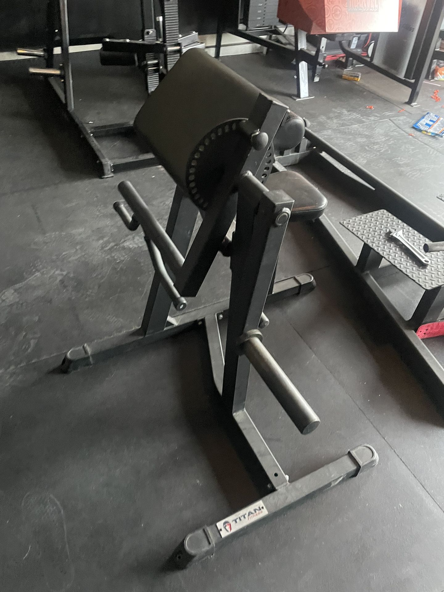 Titan Preacher Curl And Tricep Extension Machine