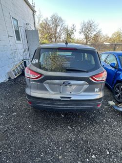 14 Ford Escape *PART OUT*