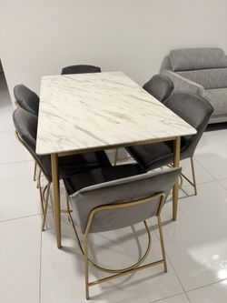 Marble/gold Table with 6 seats