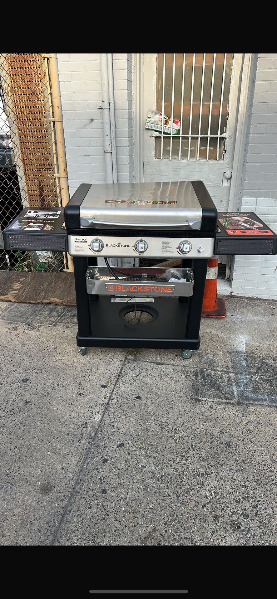 New (Open Box) Blackstone Gas Barbecue Grill