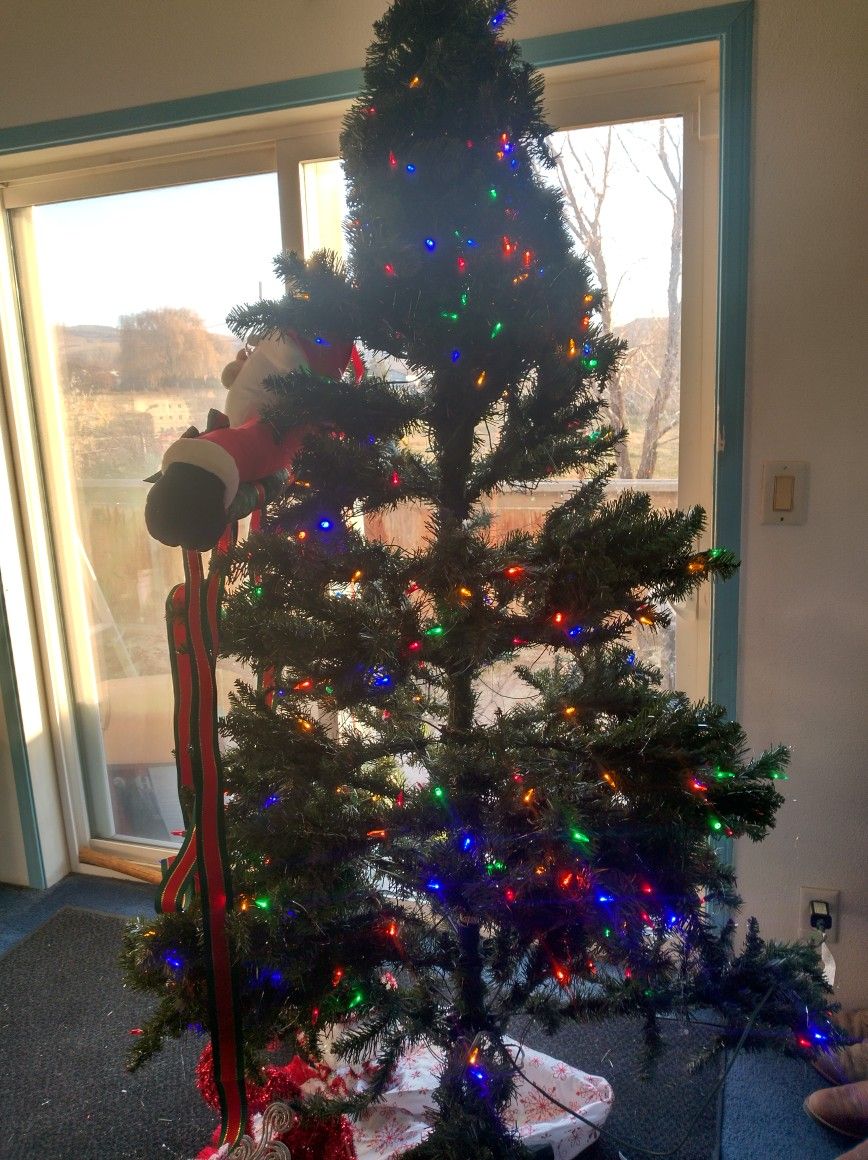 Christmas Tree Snaps Together All Lights Work