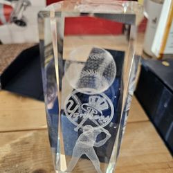 Collectible Yankee Memorial Statue In Crystal