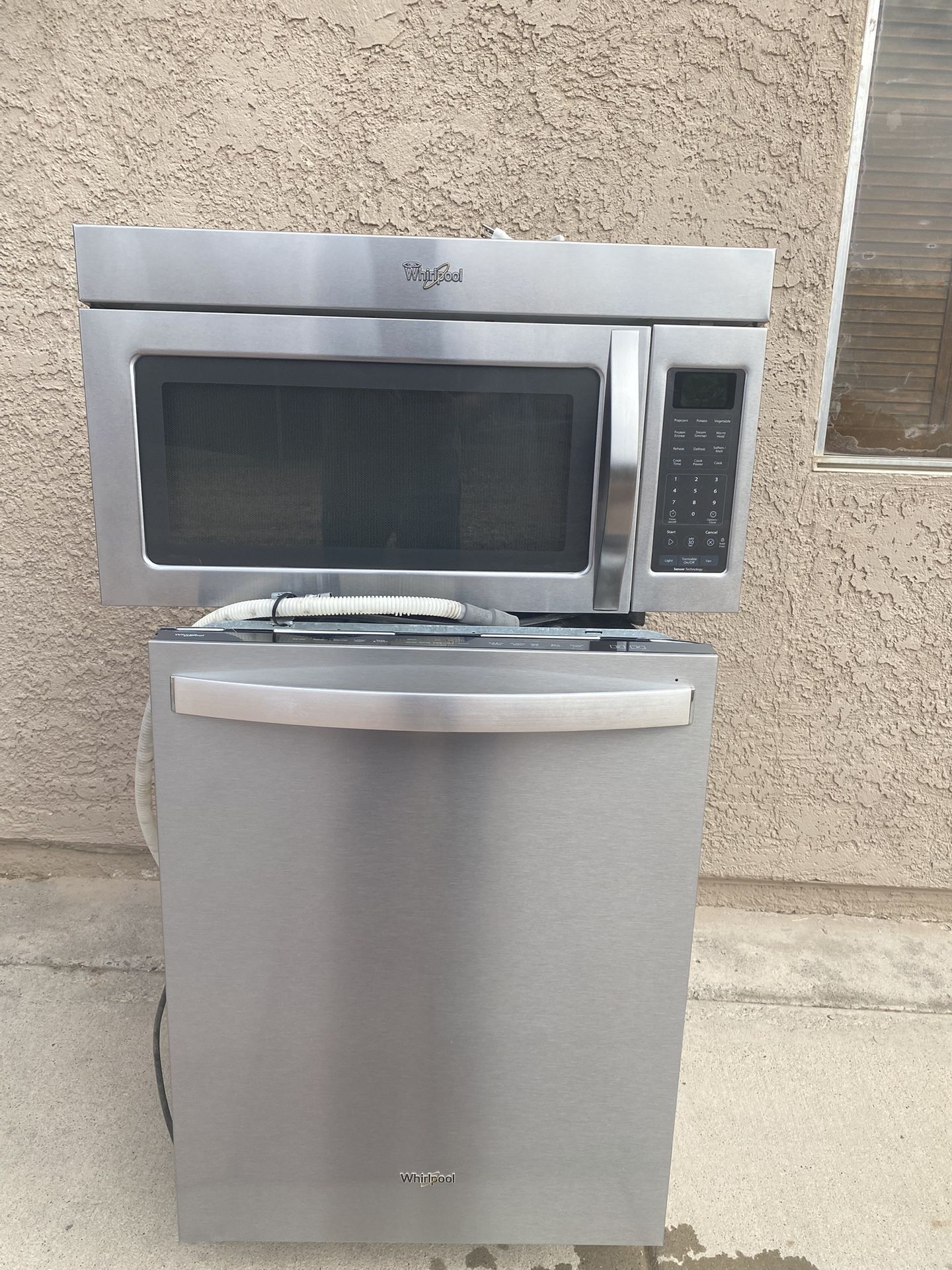 Dishwasher And Microwave Stainless Steel  Whirpool 