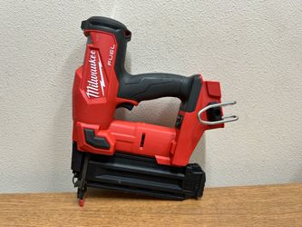 Milwaukee 2746-20 M18 FUEL 18-Volt Lithium-Ion Brushless Cordless Gen II 18-Gauge Brad Nailer (Tool-Only)