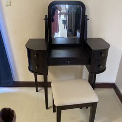 Makeup Vanity With Mirror