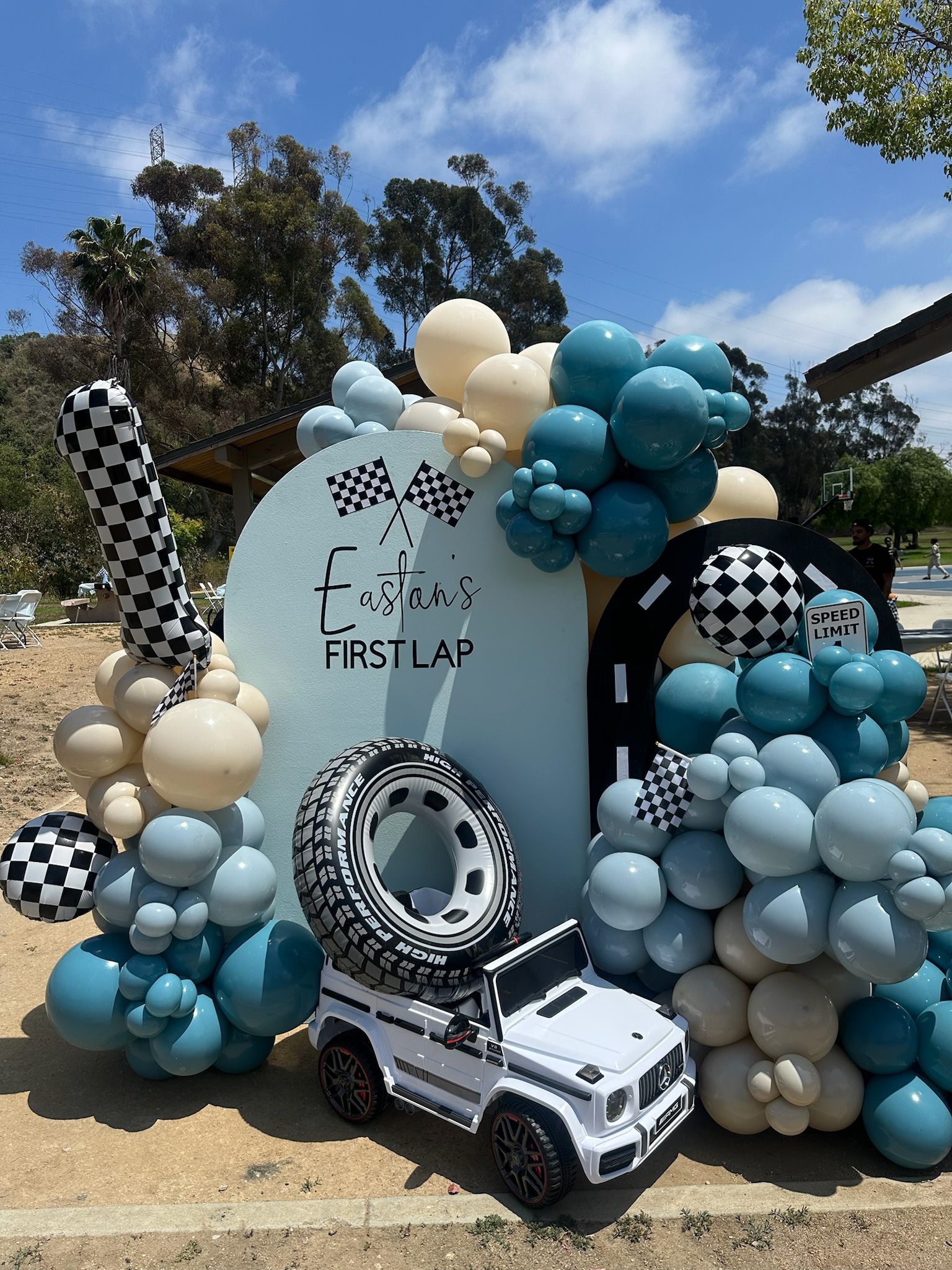 Chiara Backdrop & Open Arch With Balloons