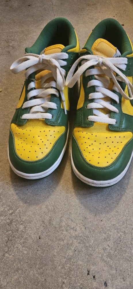 Nikes Men 8 Barely Worn