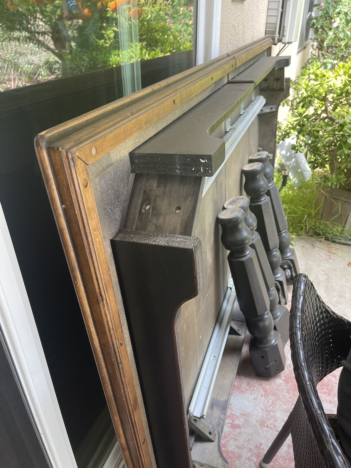 Dining room table In pretty good condition