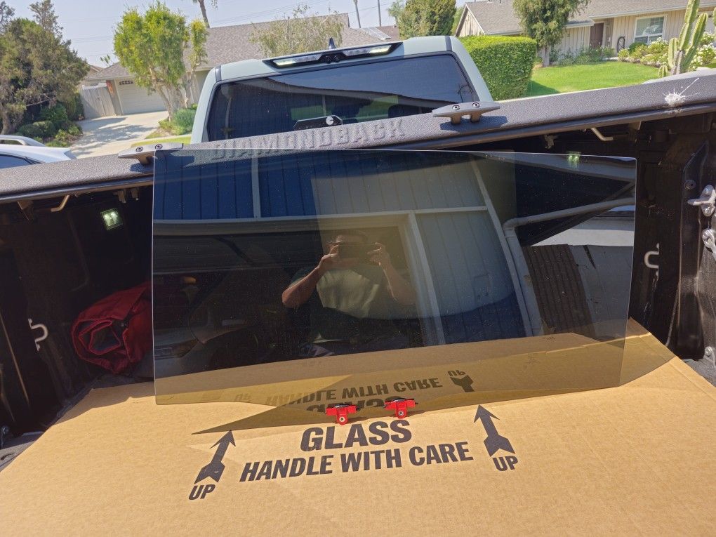 2021-2024 Toyota Sienna 68104A LH Sliding Goor Glass Oem