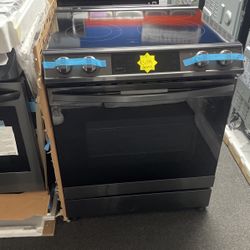 SLIDE IN ELECTRIC SAMSUNG STOVE 