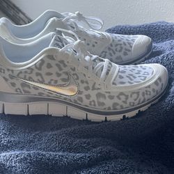 NEW Women’s Nike 5.0 Free Run Tennis Shoes