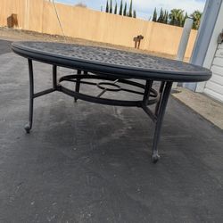 High End Tropitone Table For Ice Drinks Beer  52 Diameter 22 Tall 