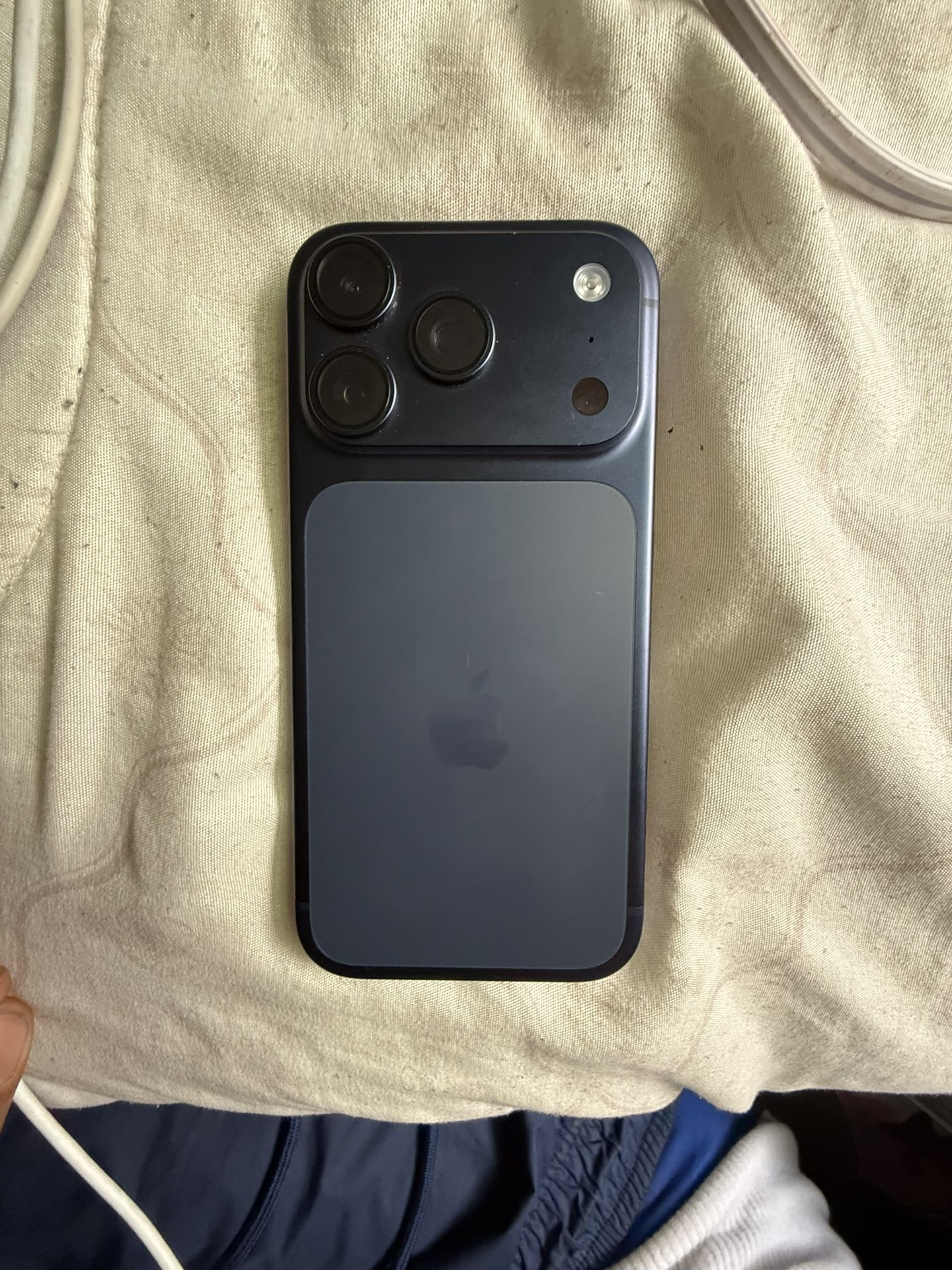 iPhone 17 Pro (Brand new) sim lock