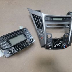 2011-2015 Hyundai Sonata Radio And Vents