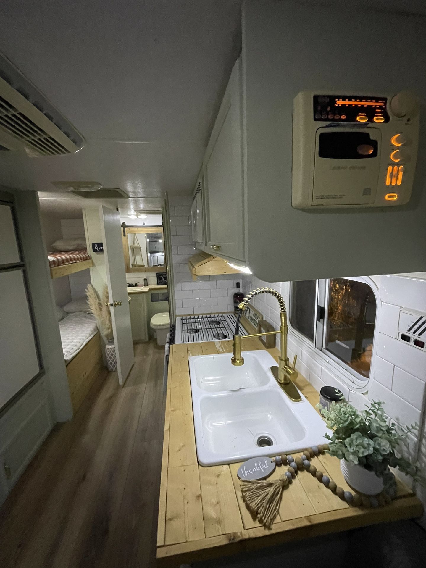 19 Foot Travel Tráiler Alijo Skyline Light