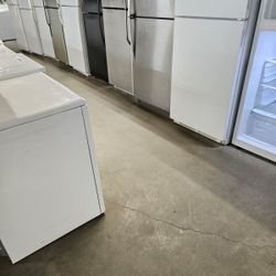 Blow Out Sale Store Full Of Nice Like Brand New Certified Refurbish Reconditioned Lightly Used Washer Dryer Refrigerator Oven Stove Stackable 