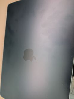 Apple MacBook Air 15-inch — Midnight — 16GB RAM — Ultra Low Battery Use (18 Cycles)