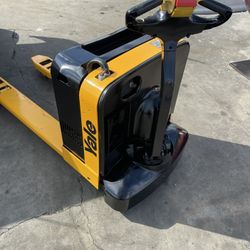 Yale Electric Pallet Jack 4000lbs Like New !