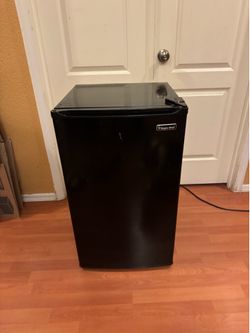 Magic Chef Mini Fridge | Great Condition | Works Perfect