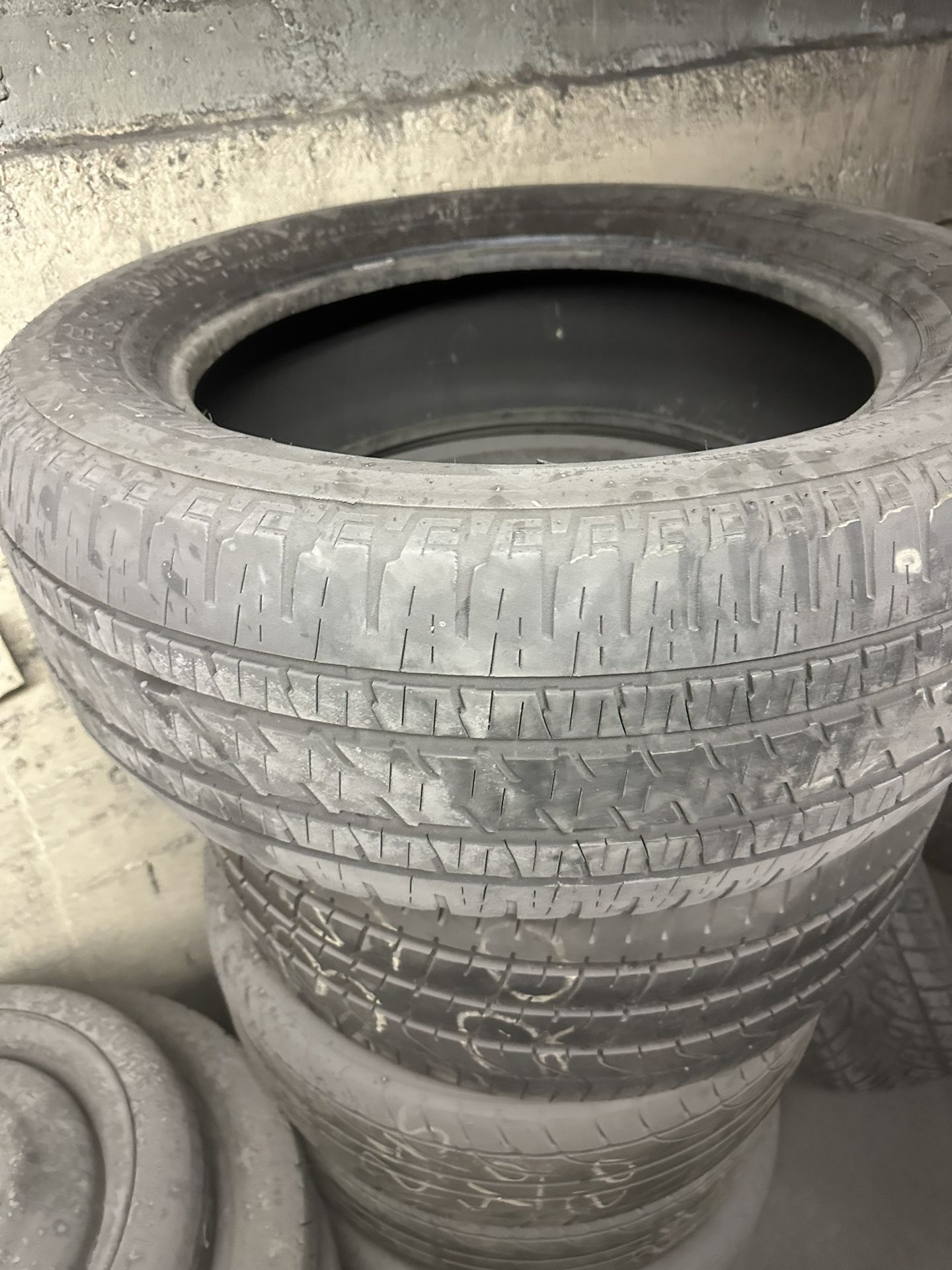 Tires/llantas (read description/leer la discrepcion)