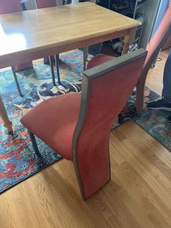 Table With 4 Chairs 