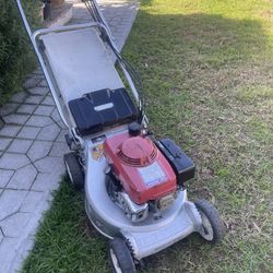 Comercial Honda Lawnmower 
