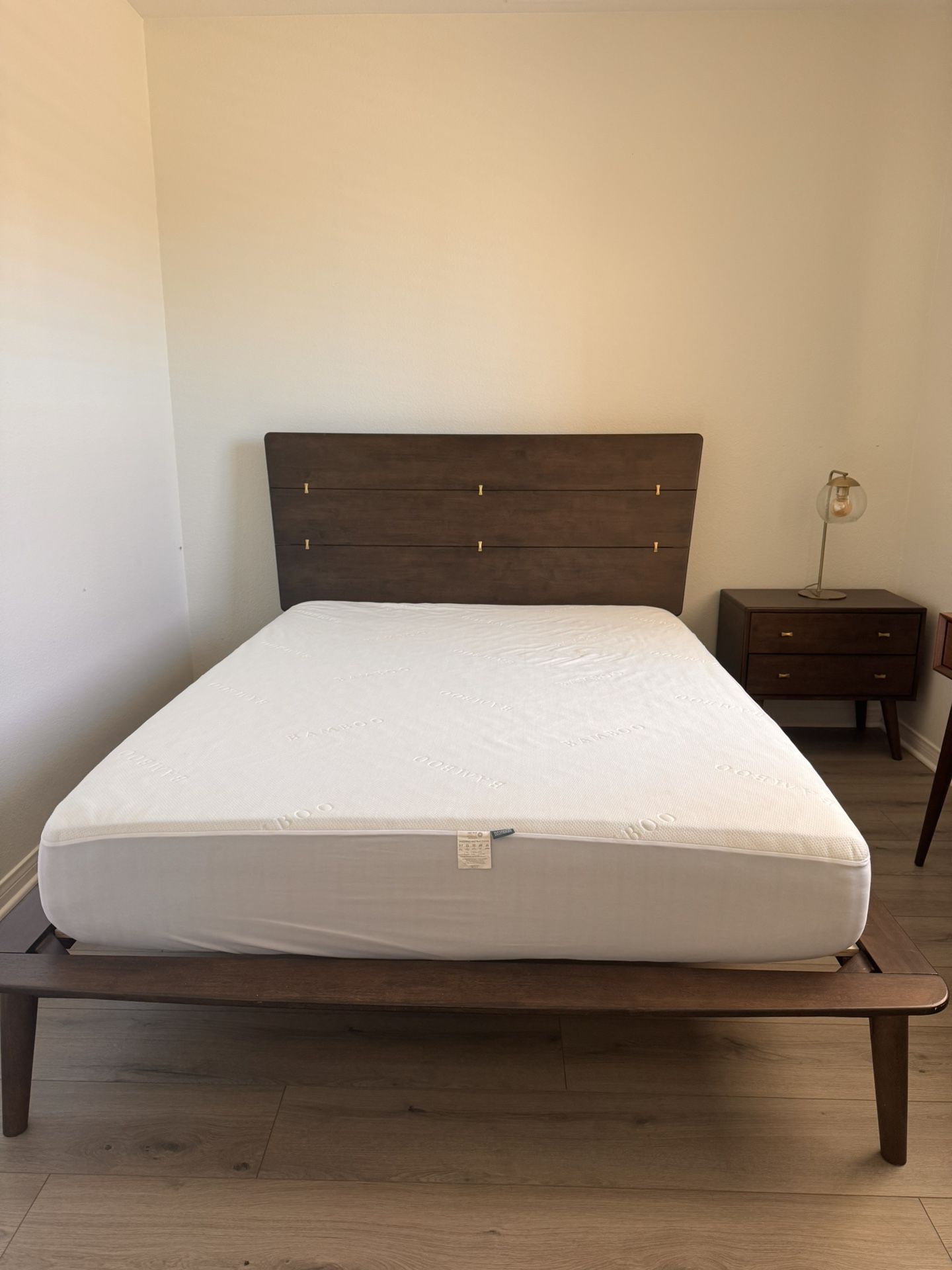 Queen Bedroom Set / Scandinavian Design