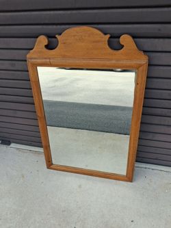 ✨ **Ethan Allen Heirloom Nutmeg Maple Colonial Mirror — Early American Style** ✨
.