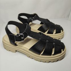 Size 9 WOMENS US )(size 40 EU ) Sesto Meucci Felipa black leather chunky fisherman sandals