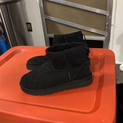 Size 7 Like New Uggs