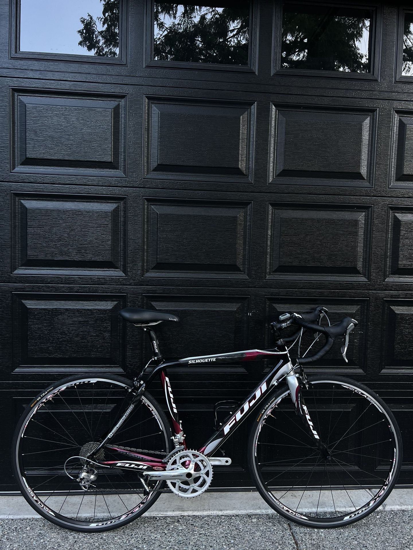 Fuji Silhouette Full Carbon Road Bike