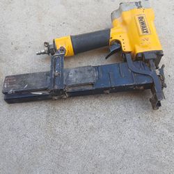 DEWALT CROWN LATHING STAPLER 