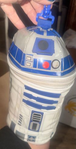 Preowned Star Wars R2-D2 Lunch Bag Cooler Disney Store Insulated Kids R2D2. In good condition located off lake mead and Simmons area asking $7