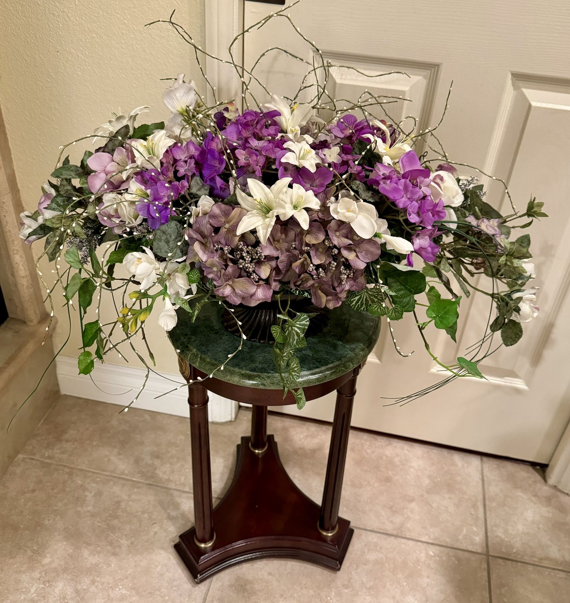 GORGEOUS FLOWER ARRANGEMENT