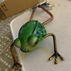 Metal Frog Figurine / PaperWeight 
