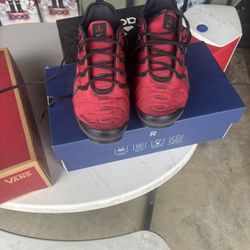 Nike Red Vapors Size 9.5 In Man $40